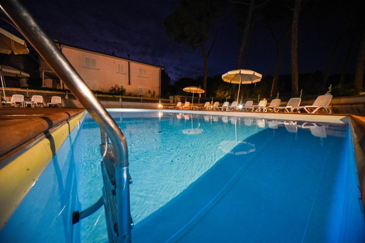 Hotel Kon Tiki San Vincenzo Exterior foto