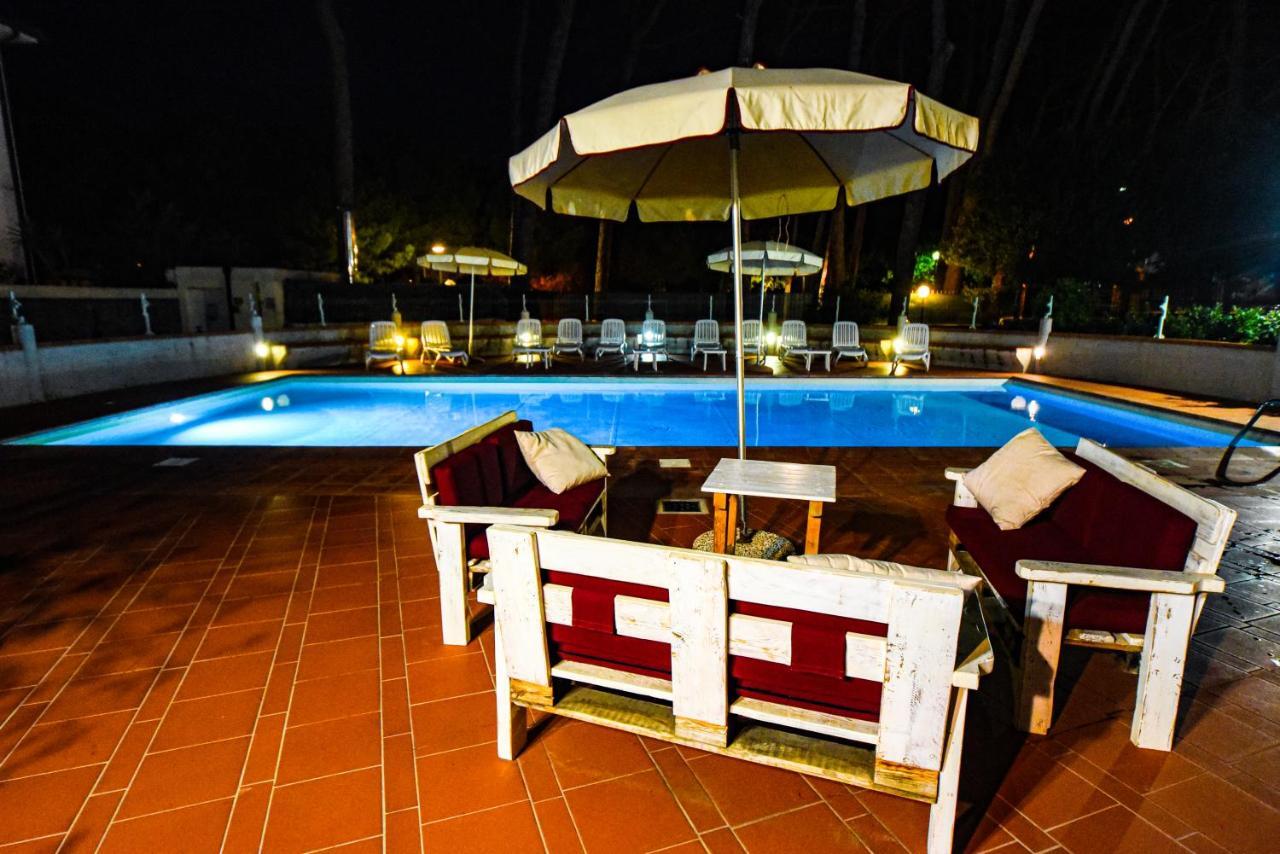 Hotel Kon Tiki San Vincenzo Exterior foto
