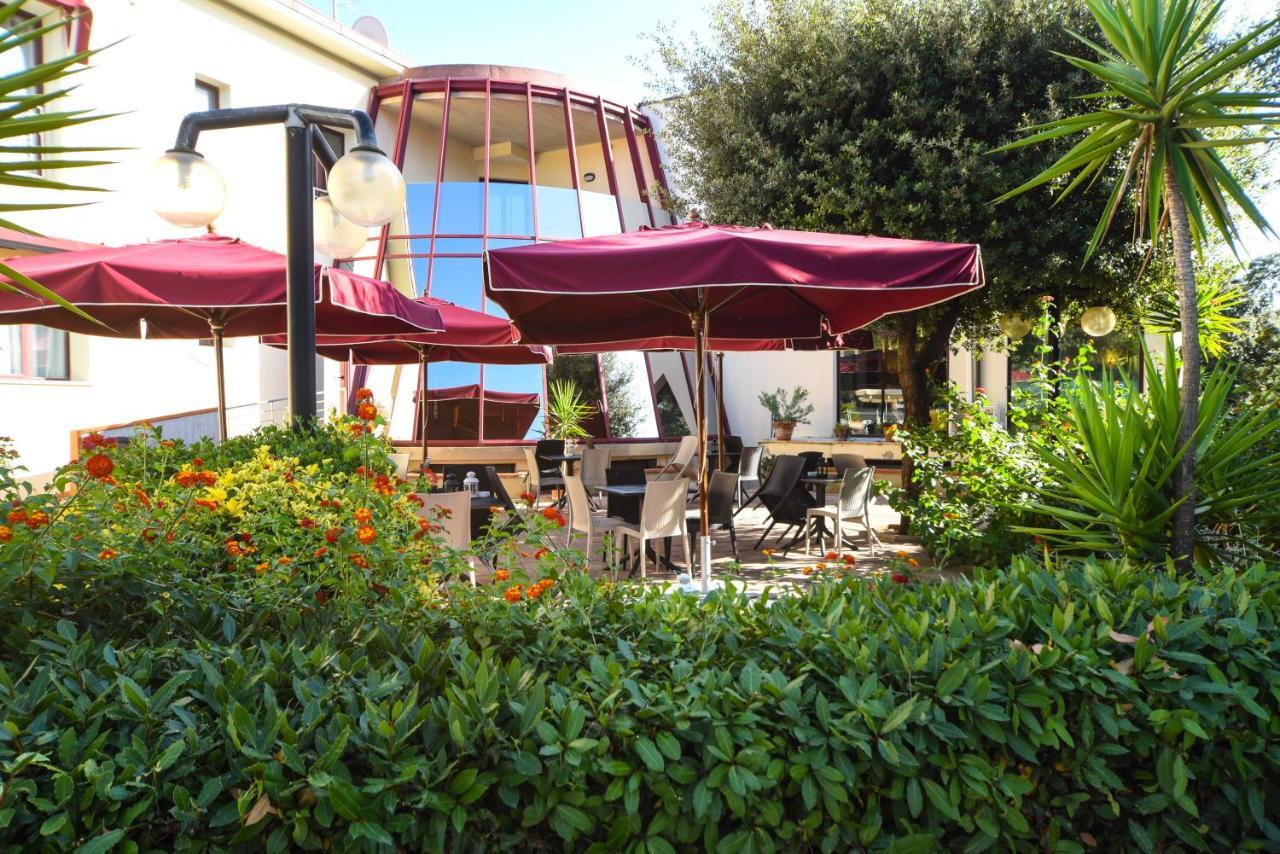 Hotel Kon Tiki San Vincenzo Exterior foto